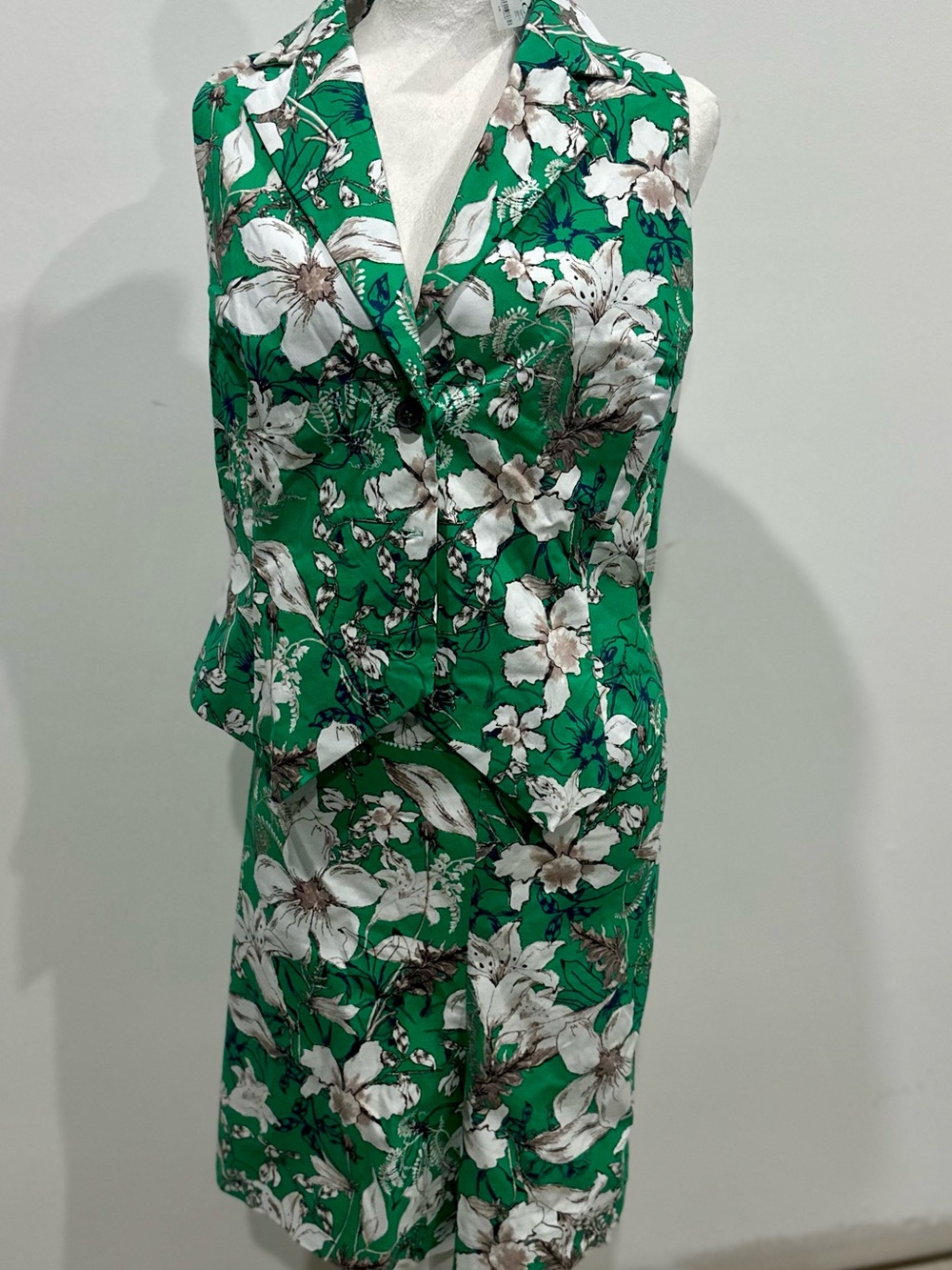 Green Floral V-Neck Sleeveless Dress